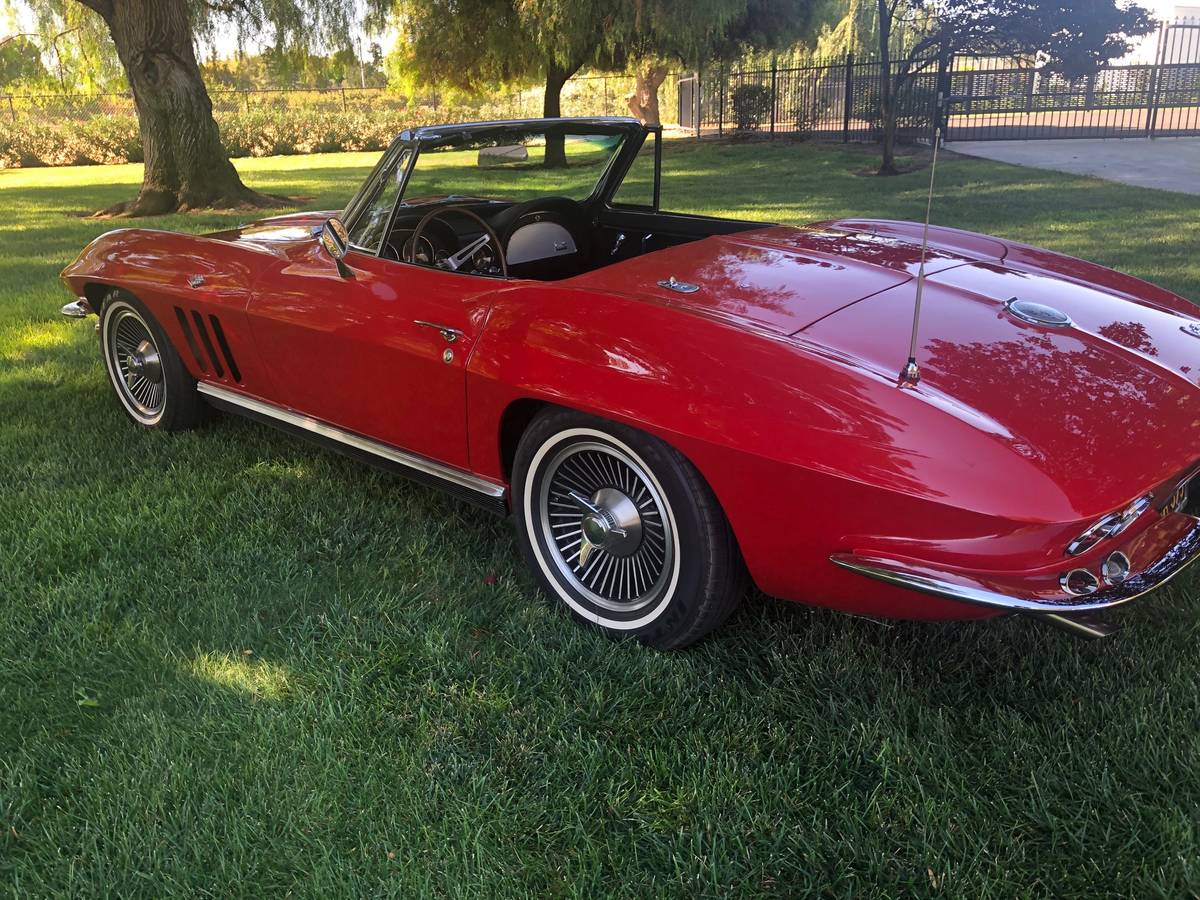 Chevrolet-Corvette-1966-3