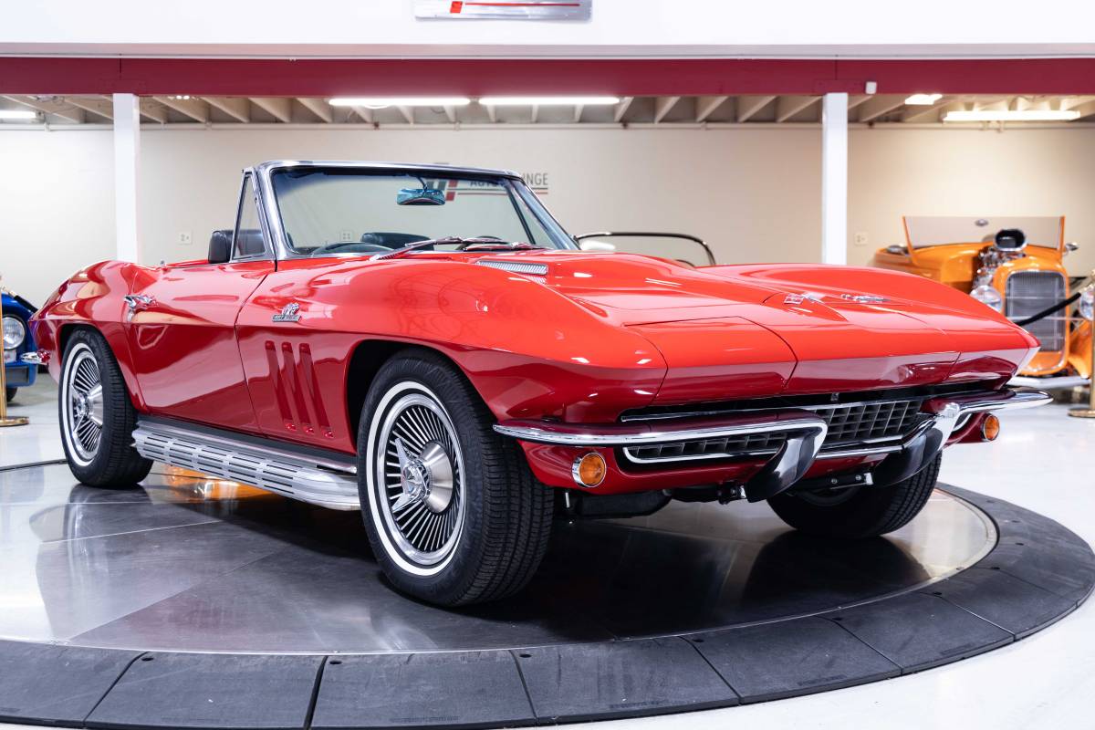 Chevrolet-Corvette-1966-3