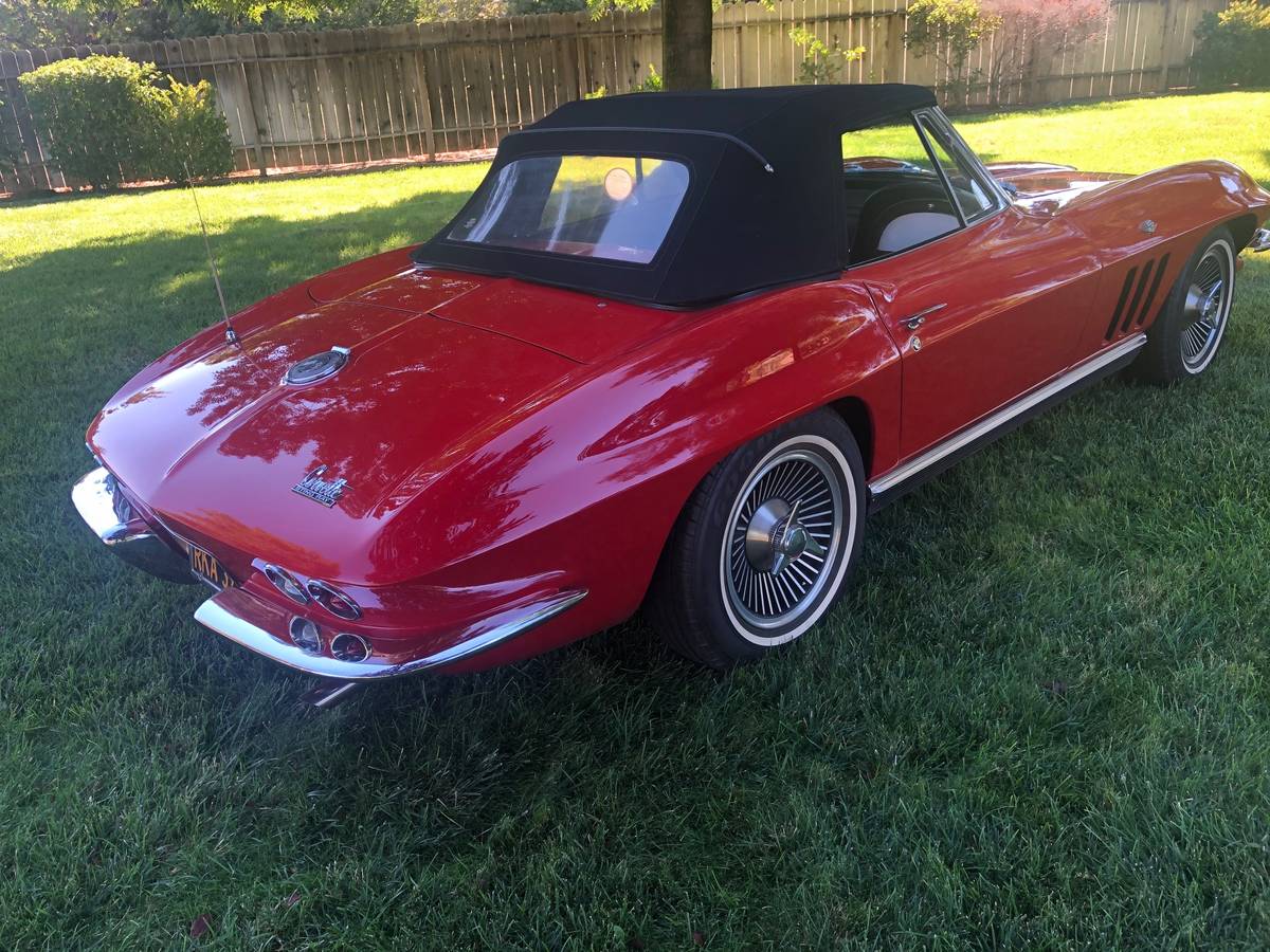 Chevrolet-Corvette-1966-4