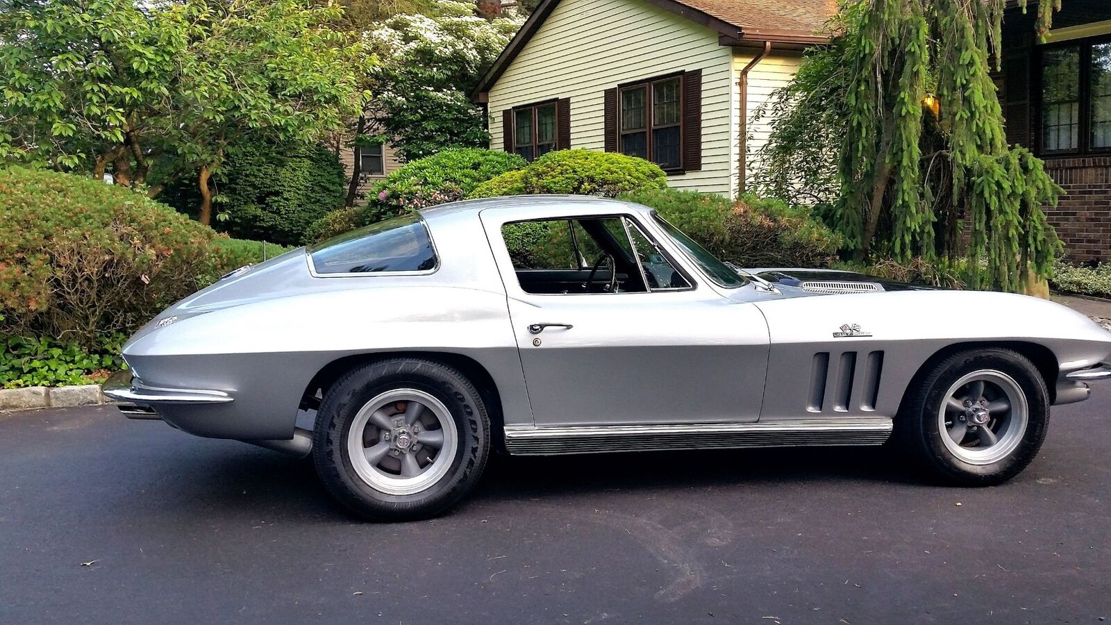 Chevrolet-Corvette-1966-5