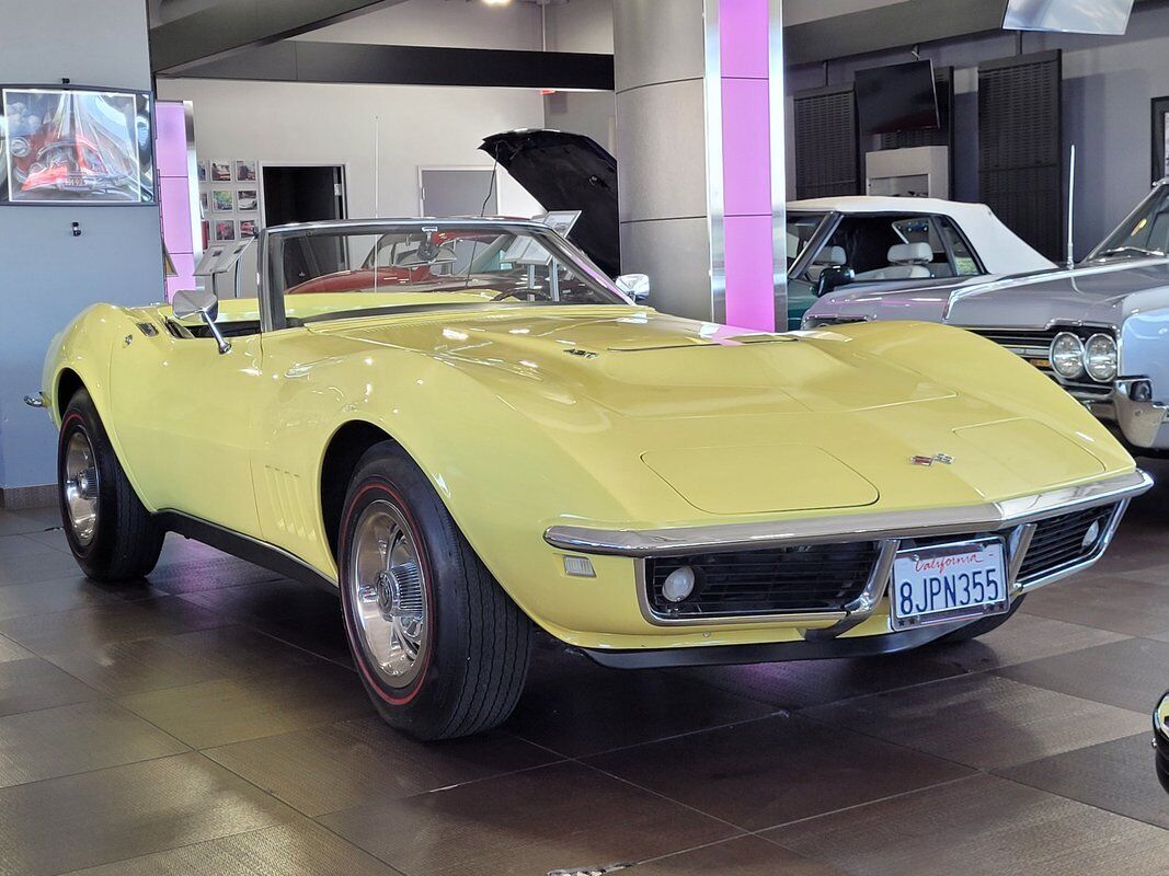 Chevrolet-Corvette-1968-1