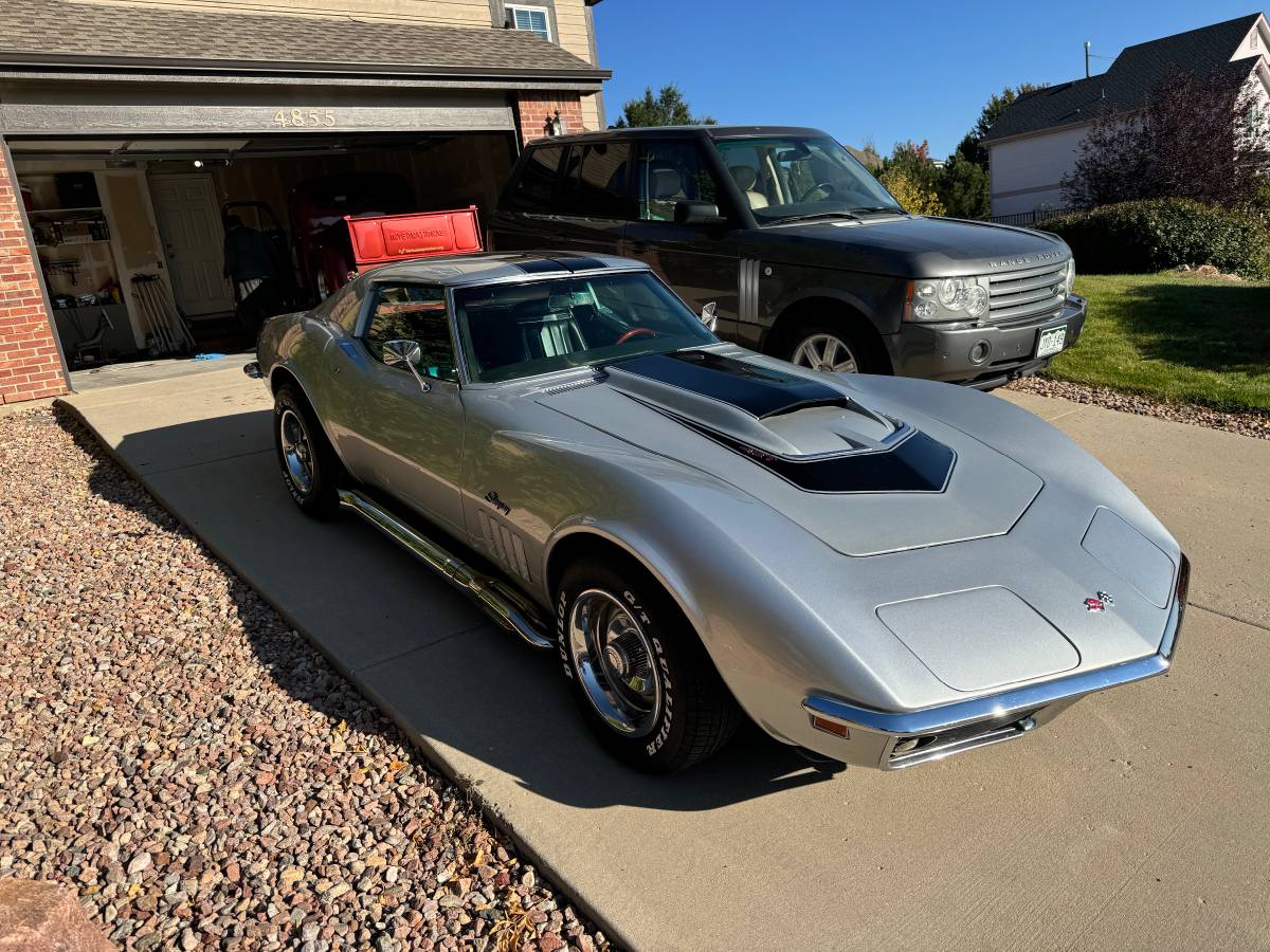 Chevrolet-Corvette-1969-1