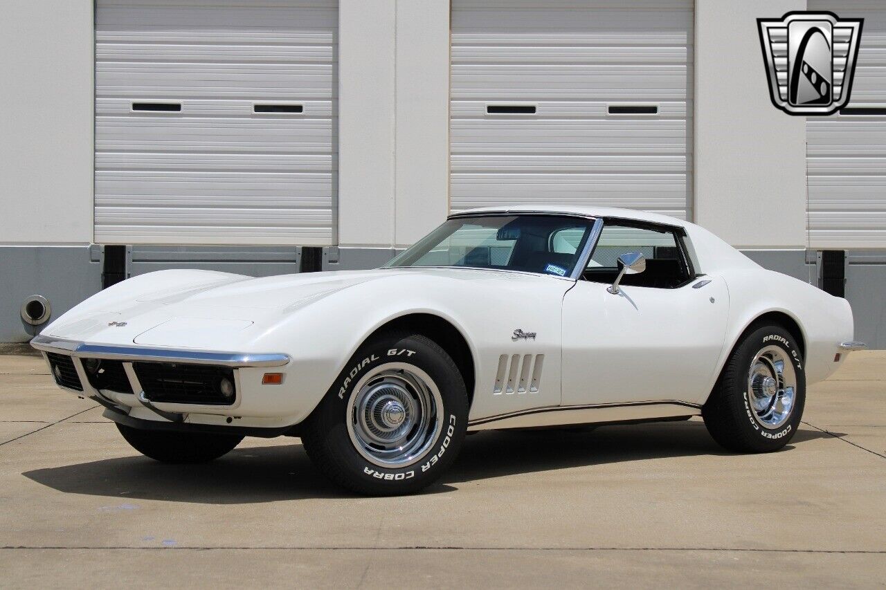 Chevrolet-Corvette-1969-2