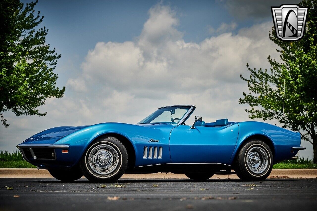 Chevrolet-Corvette-1969-2