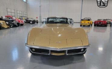 Chevrolet-Corvette-1969-2