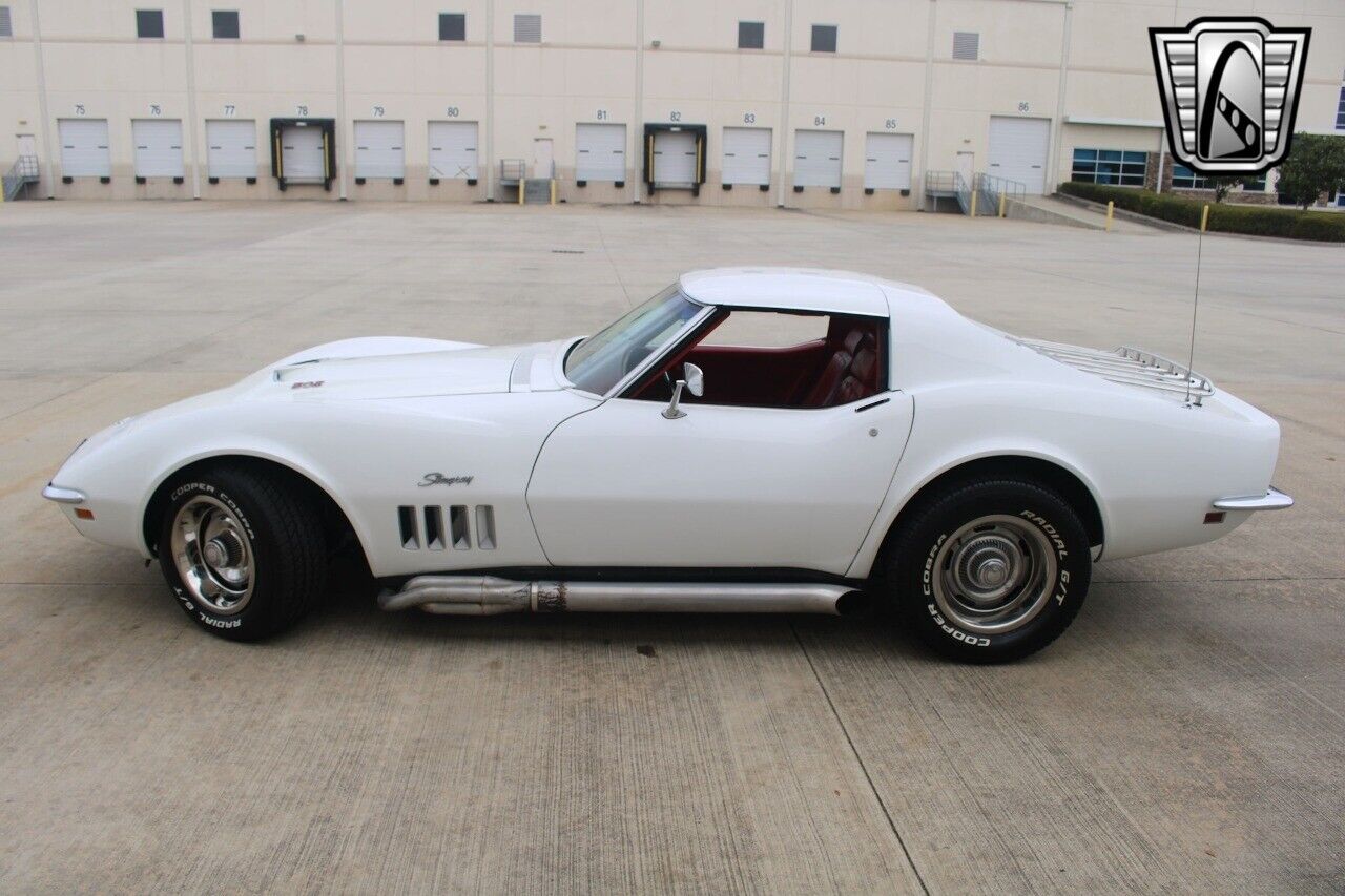 Chevrolet-Corvette-1969-3