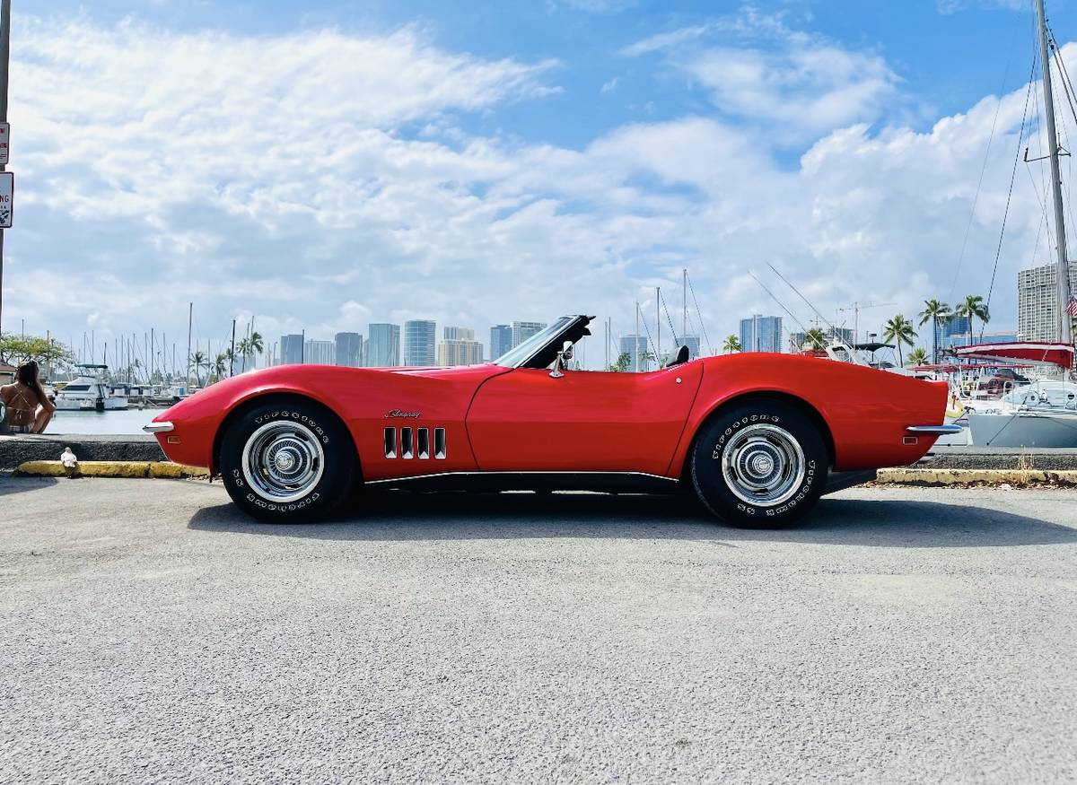 Chevrolet-Corvette-1969-3