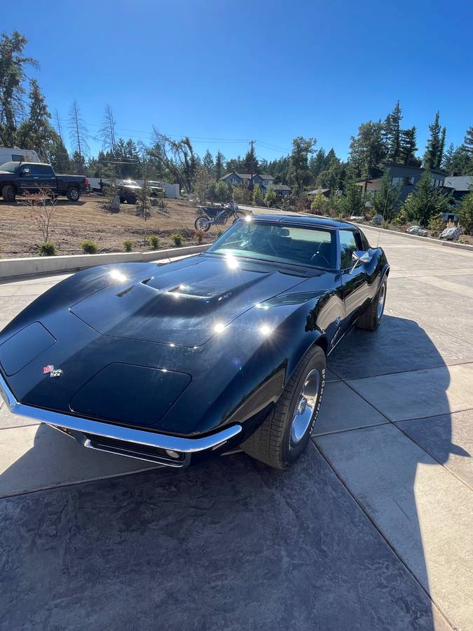 Chevrolet-Corvette-1969-4