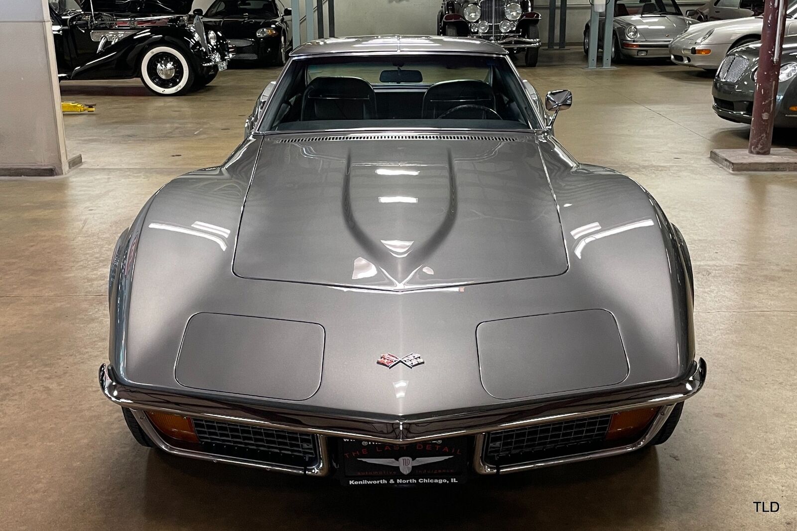 Chevrolet-Corvette-1972-1