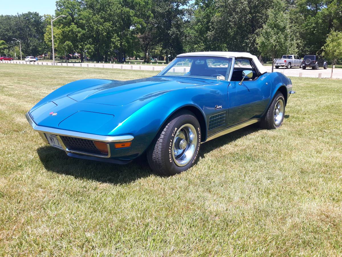 Chevrolet-Corvette-1972-3