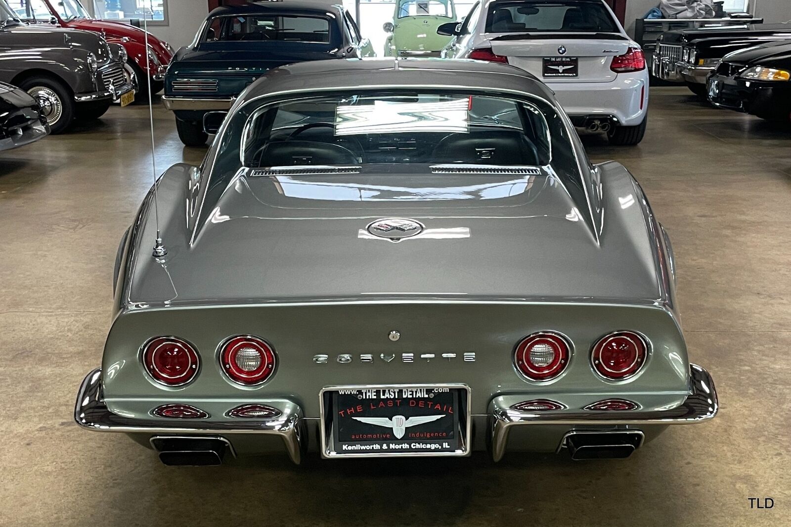 Chevrolet-Corvette-1972-3