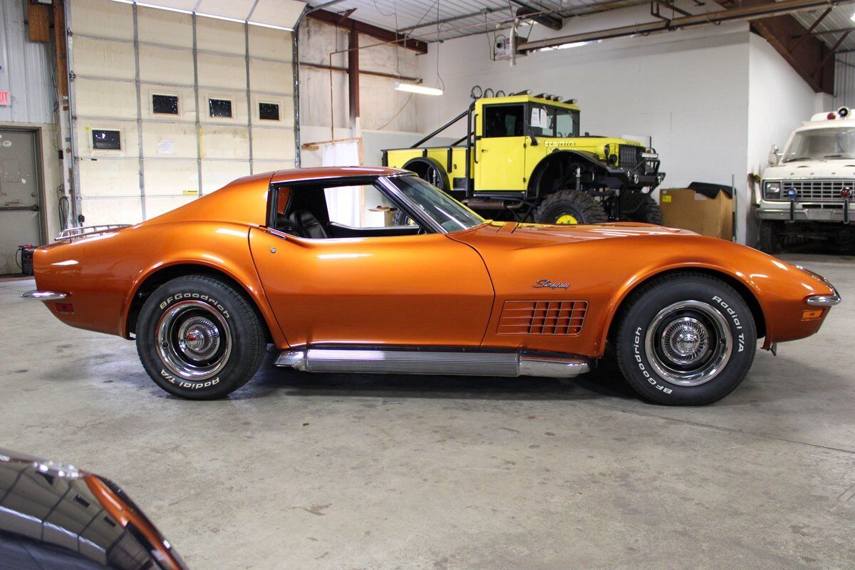 Chevrolet-Corvette-1972-6