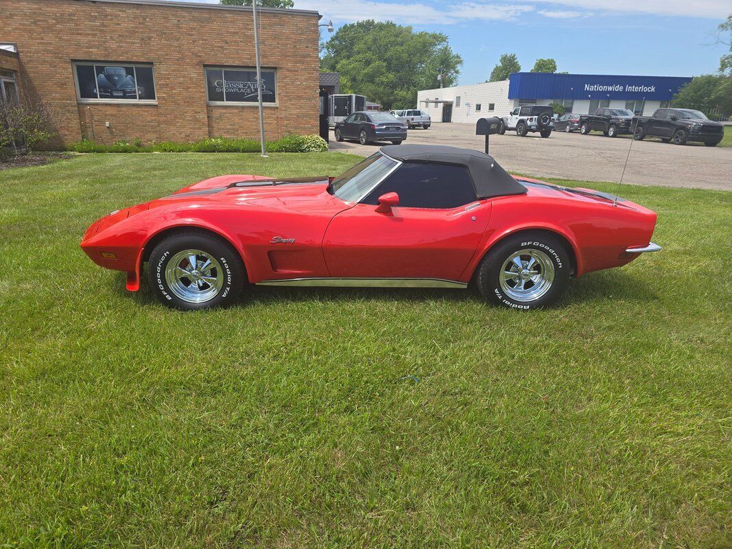 Chevrolet-Corvette-1973-12