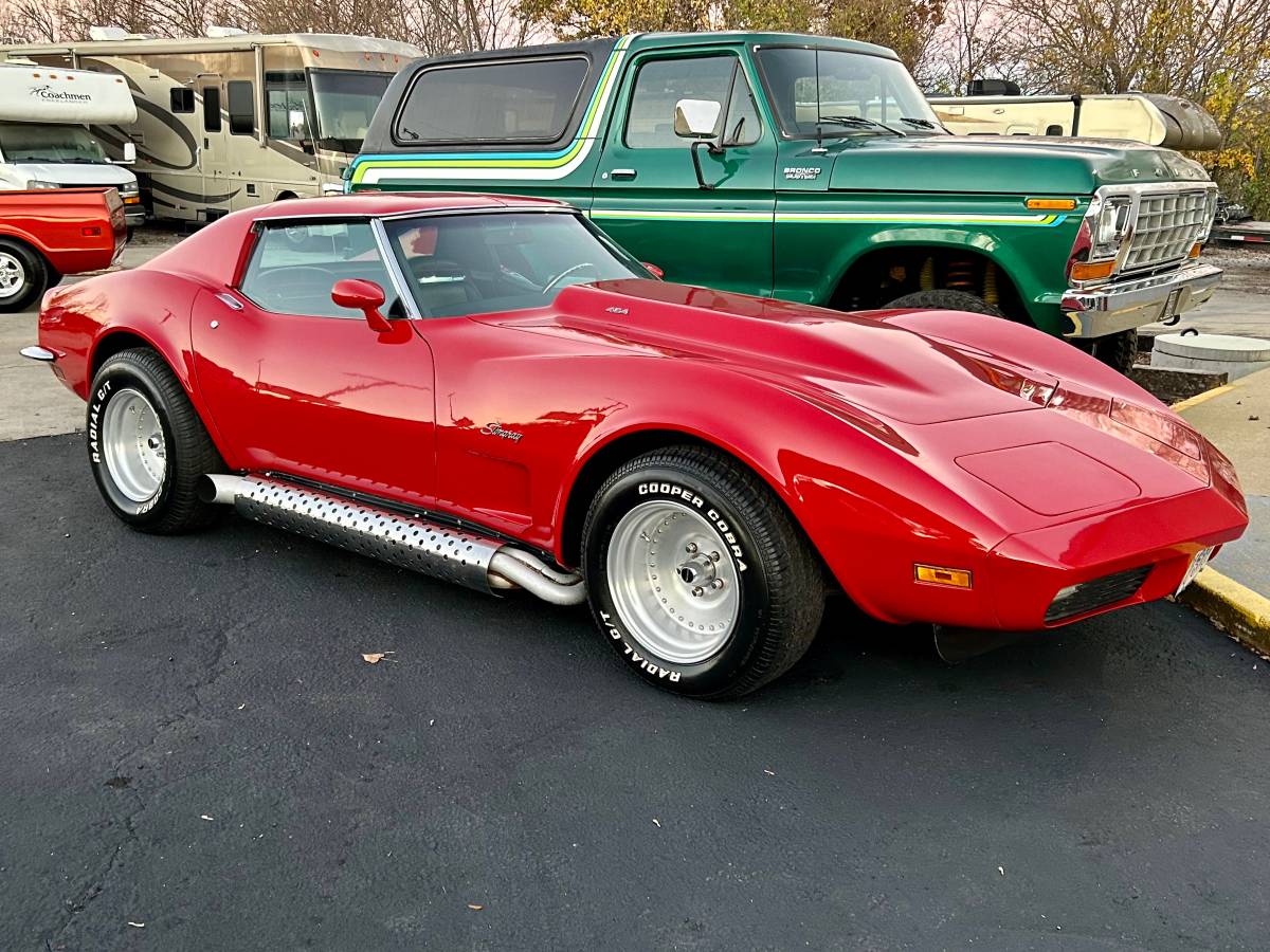 Chevrolet-Corvette-1973-2