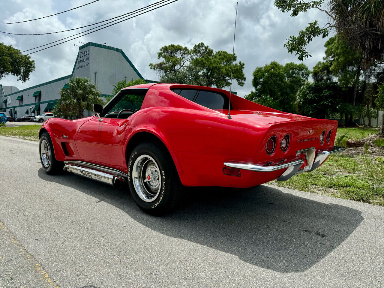 Chevrolet-Corvette-1973-2