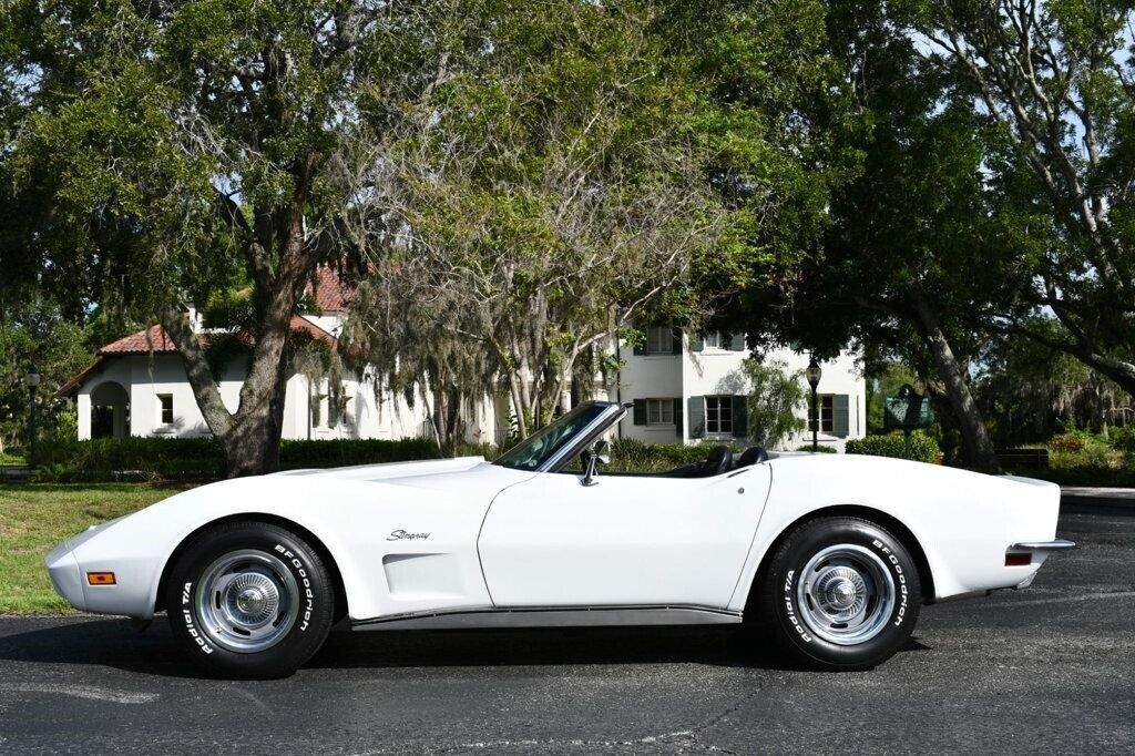 Chevrolet-Corvette-1973-3