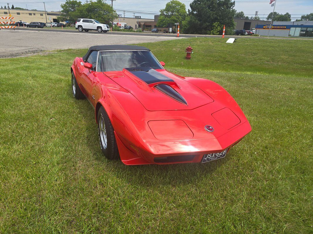 Chevrolet-Corvette-1973-4