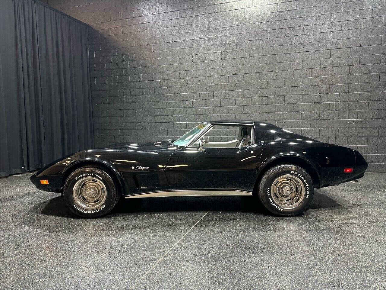 Chevrolet-Corvette-1974-1