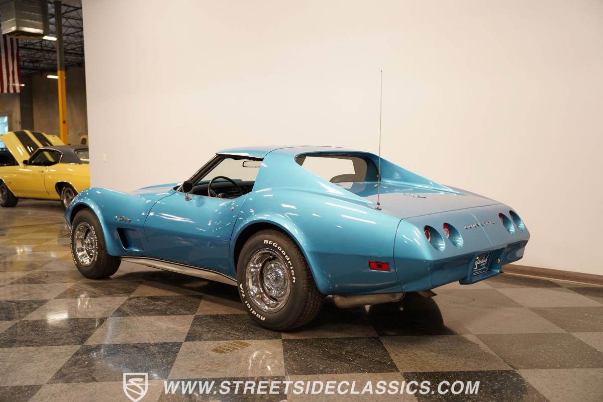 Chevrolet-Corvette-1974-1