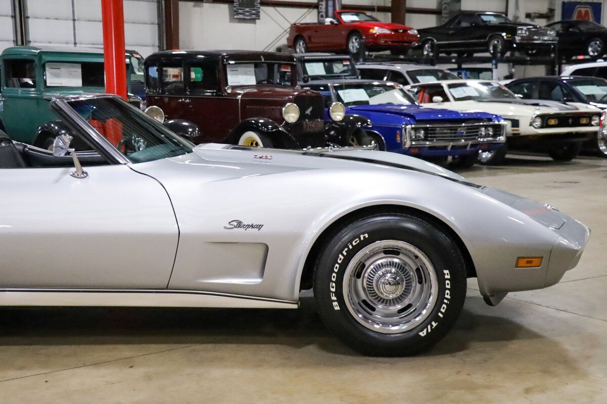 Chevrolet-Corvette-1974-10