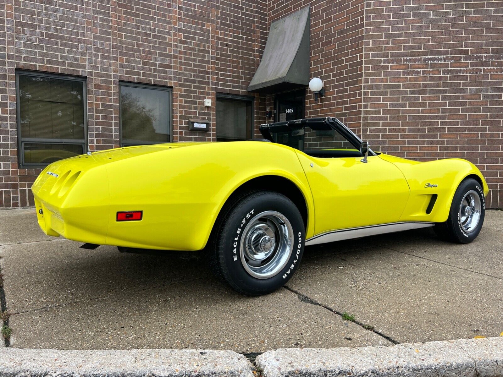 Chevrolet-Corvette-1974-10