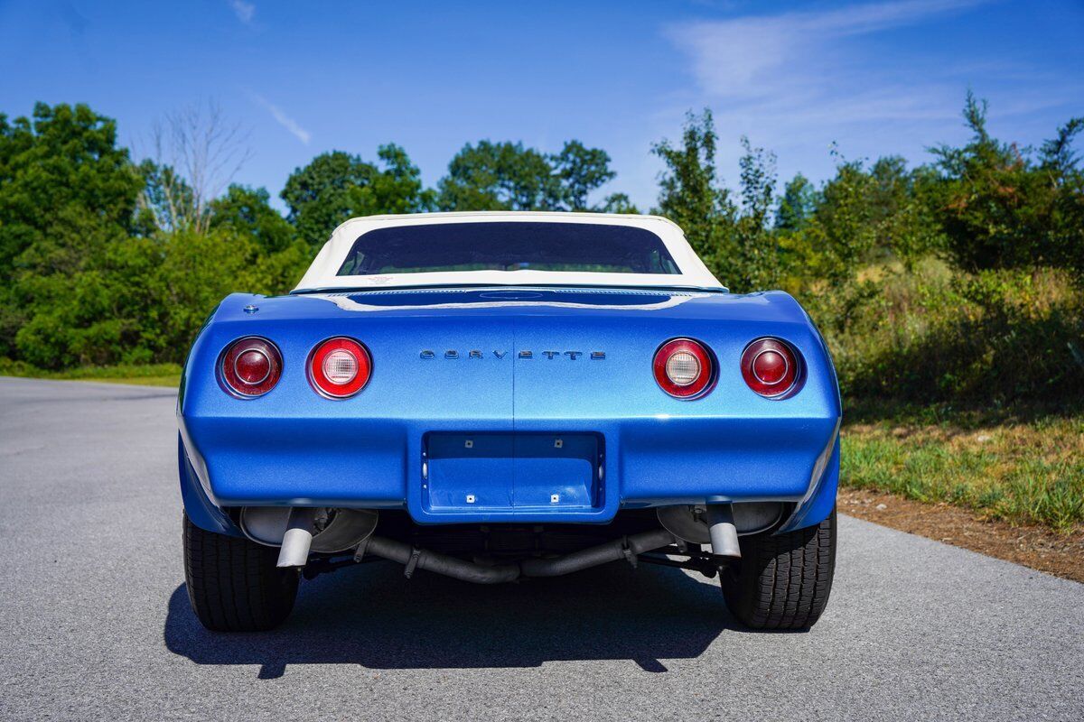 Chevrolet-Corvette-1974-12