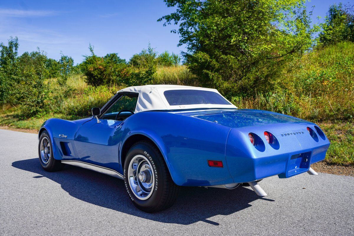 Chevrolet-Corvette-1974-13