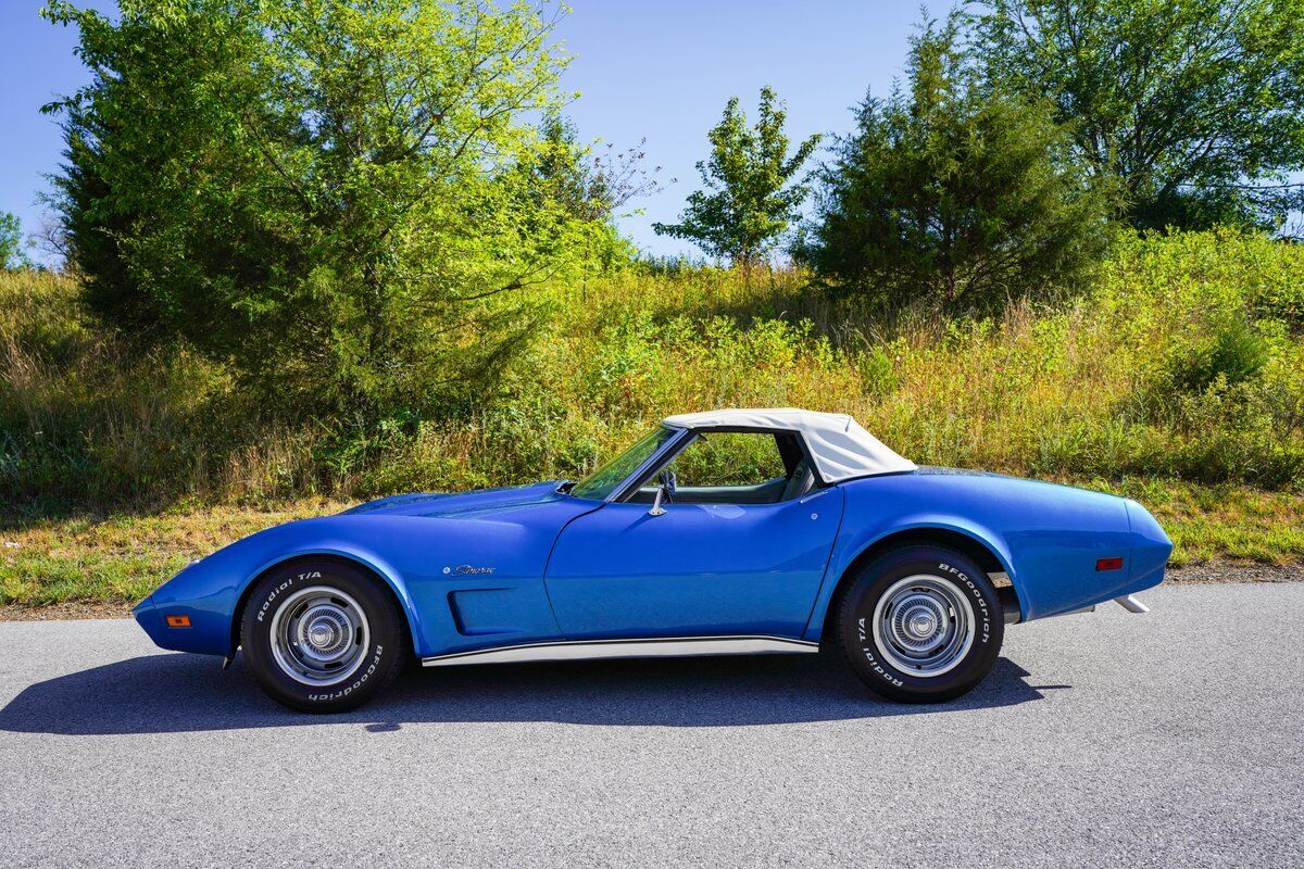 Chevrolet-Corvette-1974-16