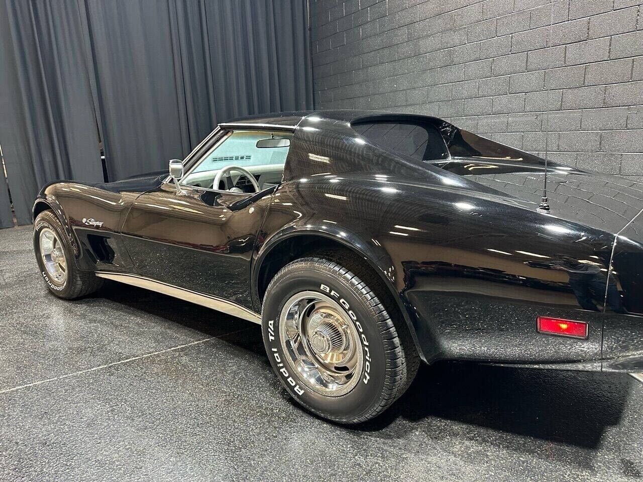 Chevrolet-Corvette-1974-19