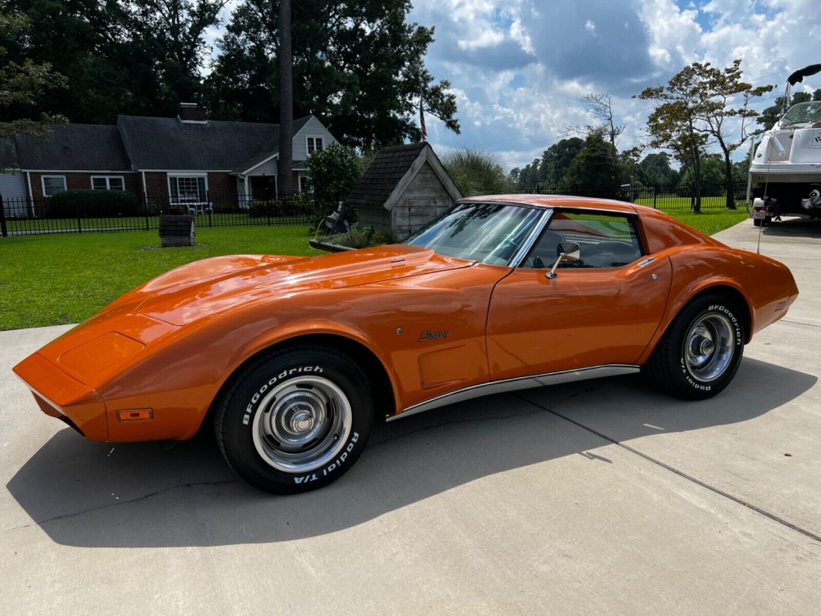 Chevrolet-Corvette-1974-2