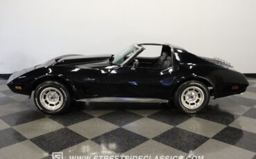 Chevrolet-Corvette-1974-2