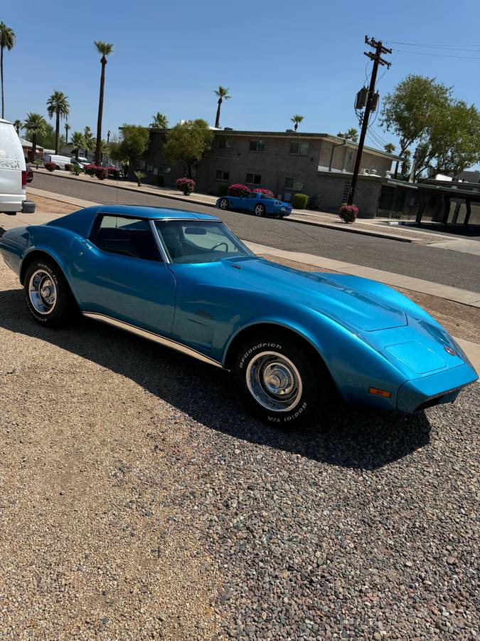 Chevrolet-Corvette-1974-2