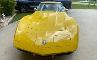 Chevrolet-Corvette-1974-2