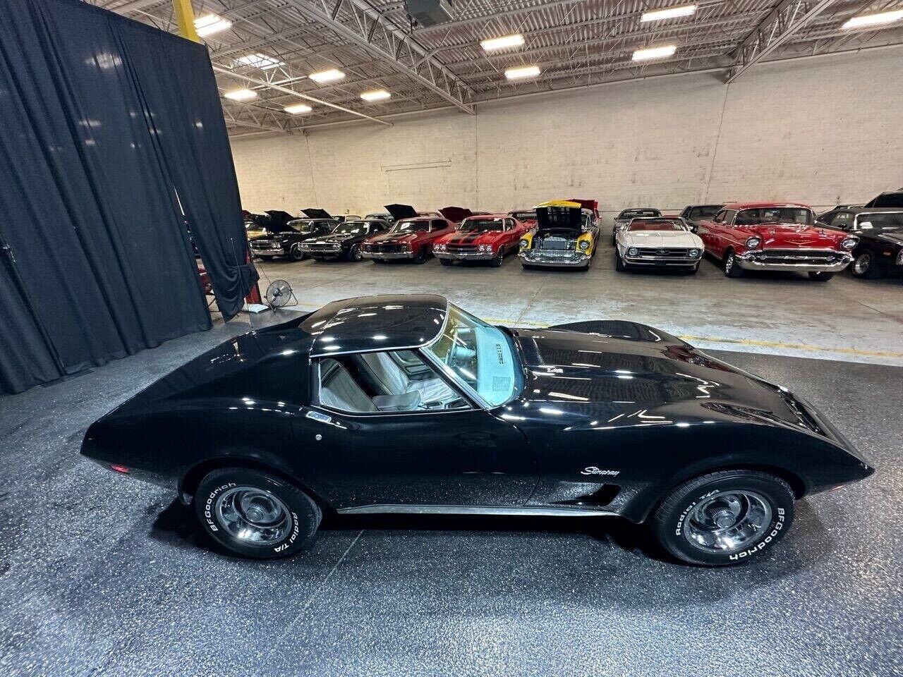 Chevrolet-Corvette-1974-27