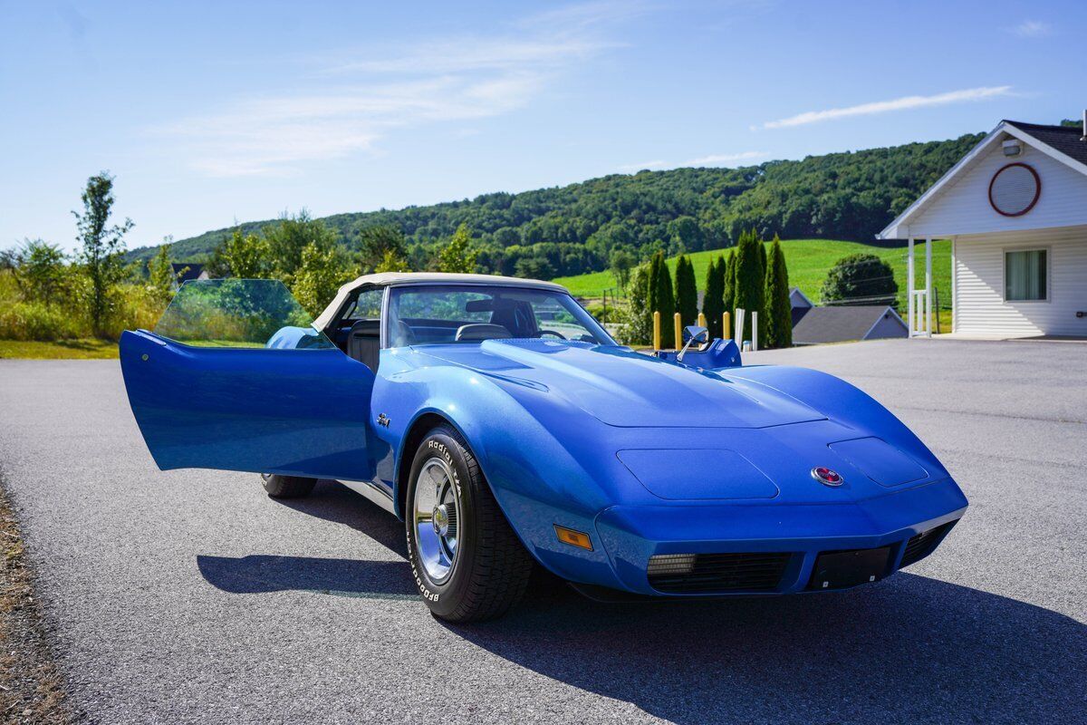 Chevrolet-Corvette-1974-28