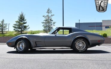 Chevrolet-Corvette-1974-3