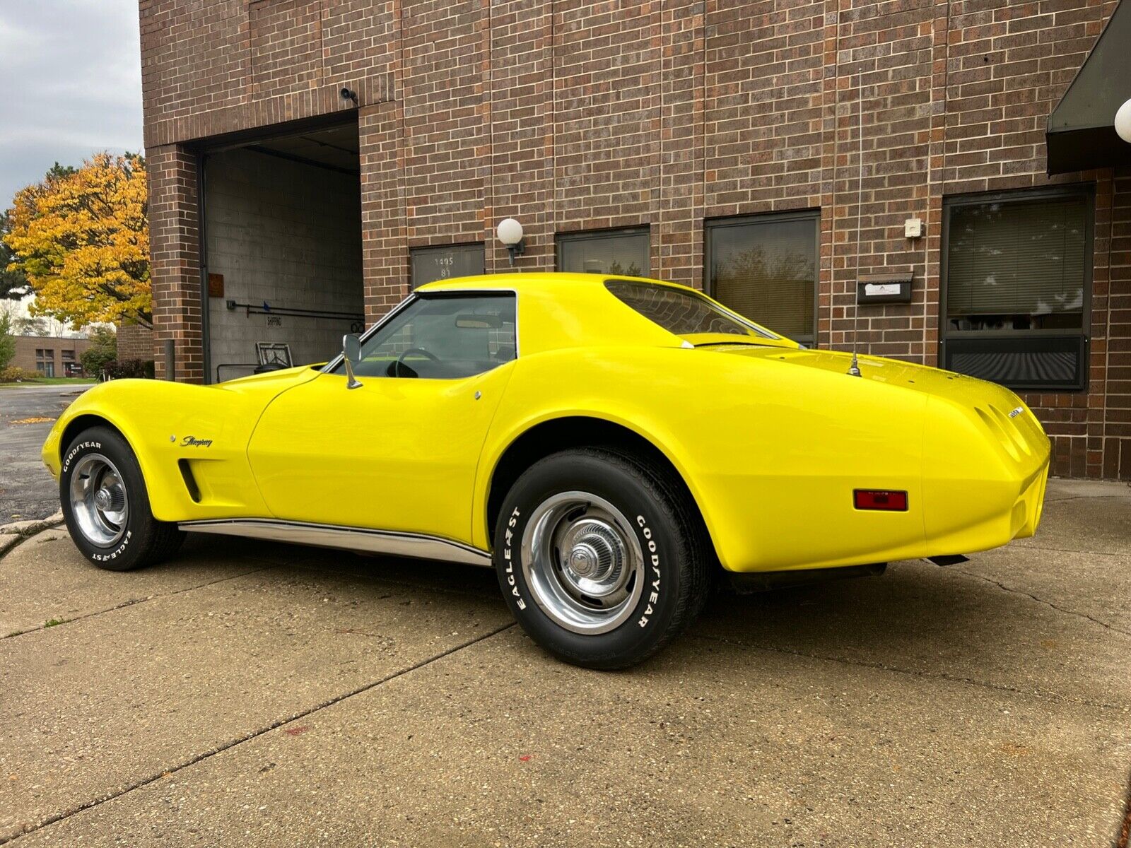 Chevrolet-Corvette-1974-3