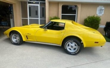 Chevrolet-Corvette-1974-3