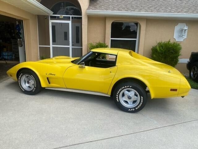 Chevrolet-Corvette-1974-3