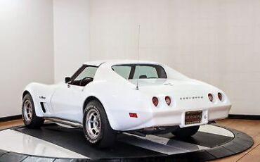 Chevrolet-Corvette-1974-4