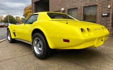 Chevrolet-Corvette-1974-4