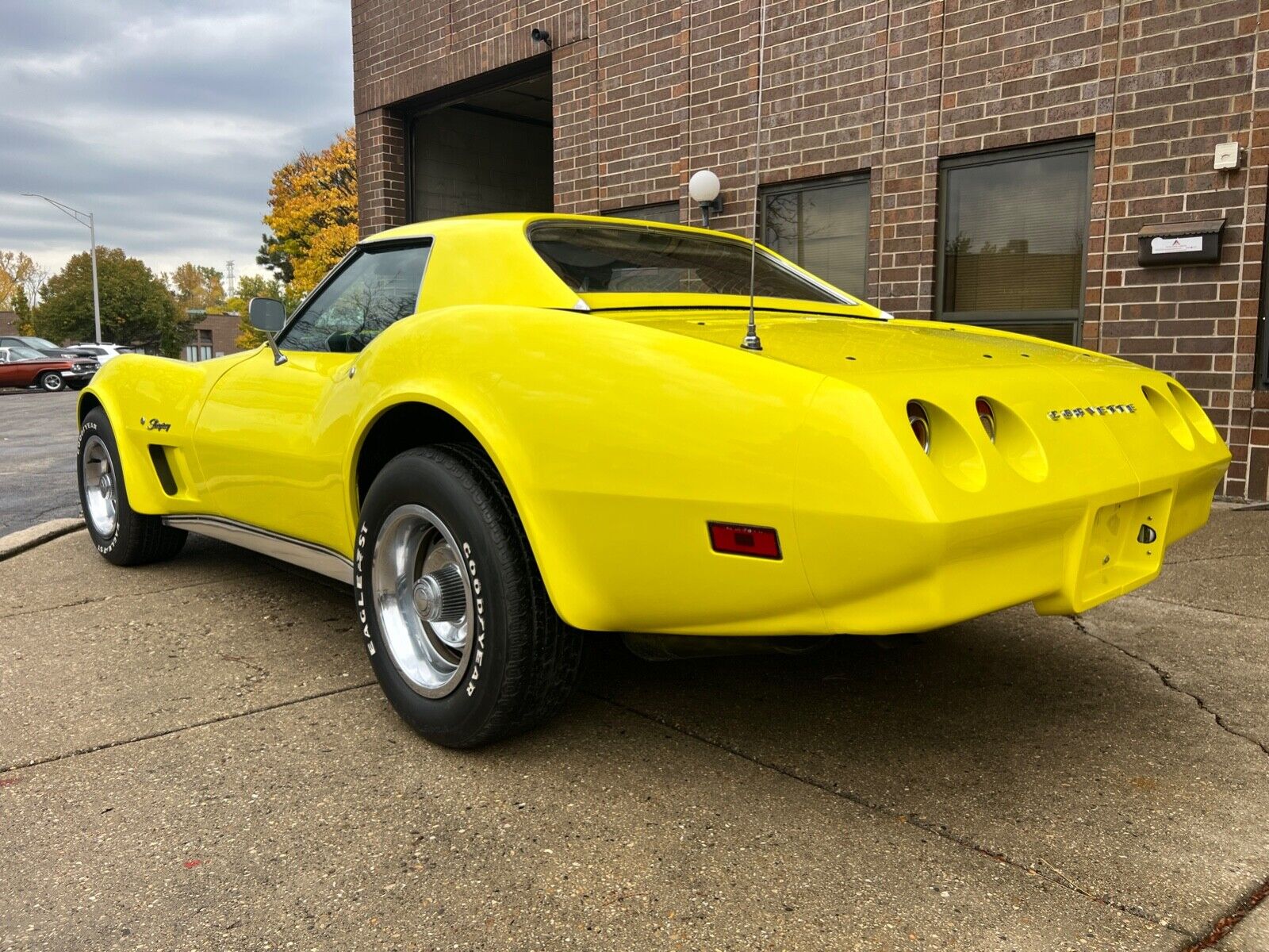 Chevrolet-Corvette-1974-4