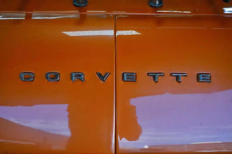 Chevrolet-Corvette-1974-4