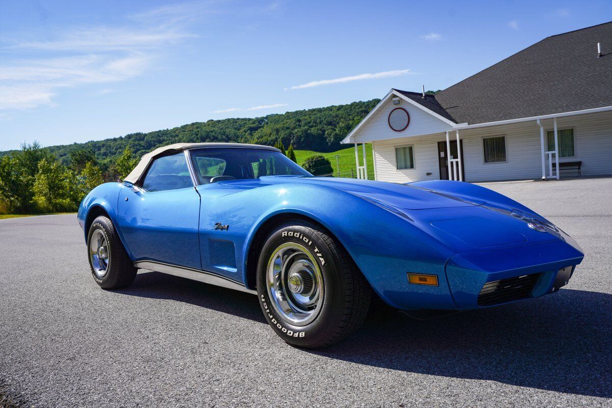 Chevrolet-Corvette-1974-5