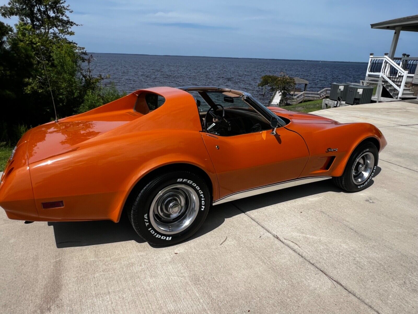 Chevrolet-Corvette-1974-5