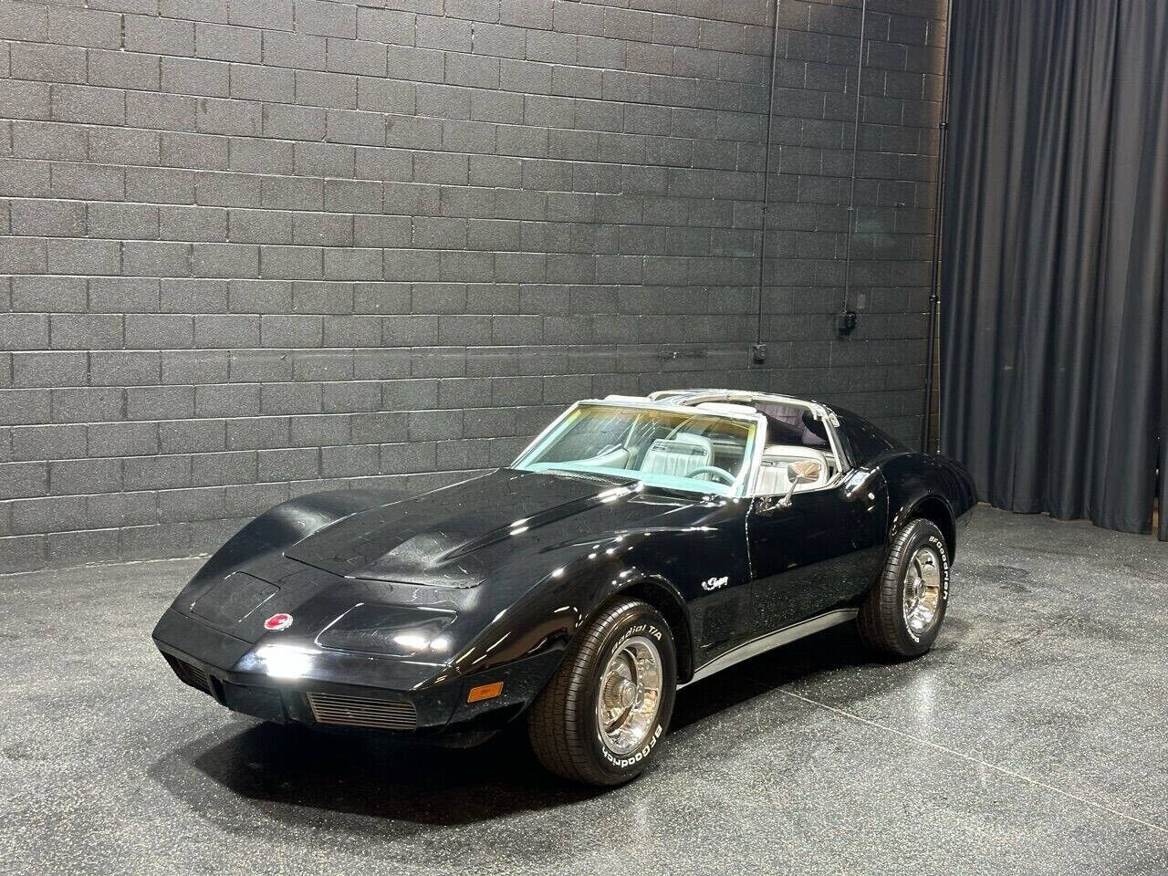 Chevrolet-Corvette-1974-6