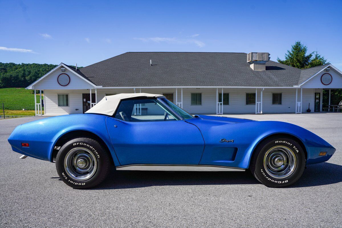 Chevrolet-Corvette-1974-7