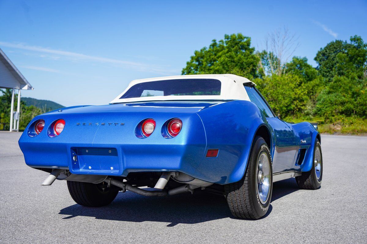 Chevrolet-Corvette-1974-9