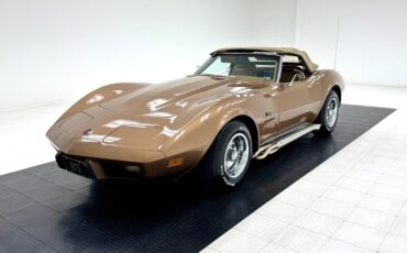 Chevrolet-Corvette-1975-1