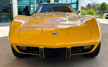 Chevrolet-Corvette-1975-1